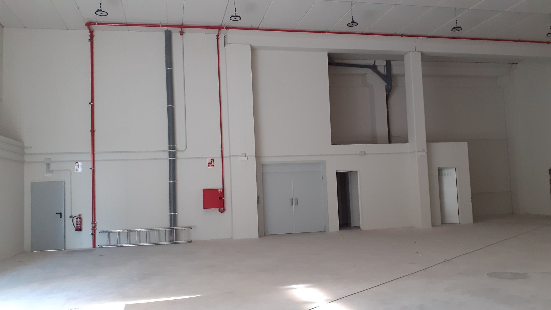 Nau industrial de lloguer en Sant Adrià de Besòs