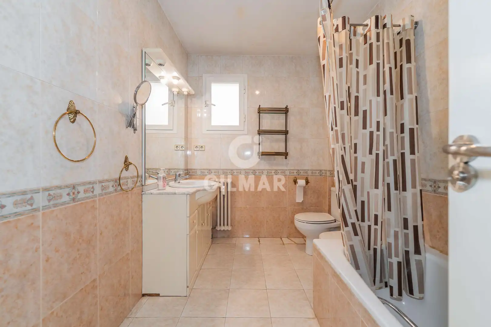Baño de Piso en venta en Madrid con Calefacción, Trastero y Balcón