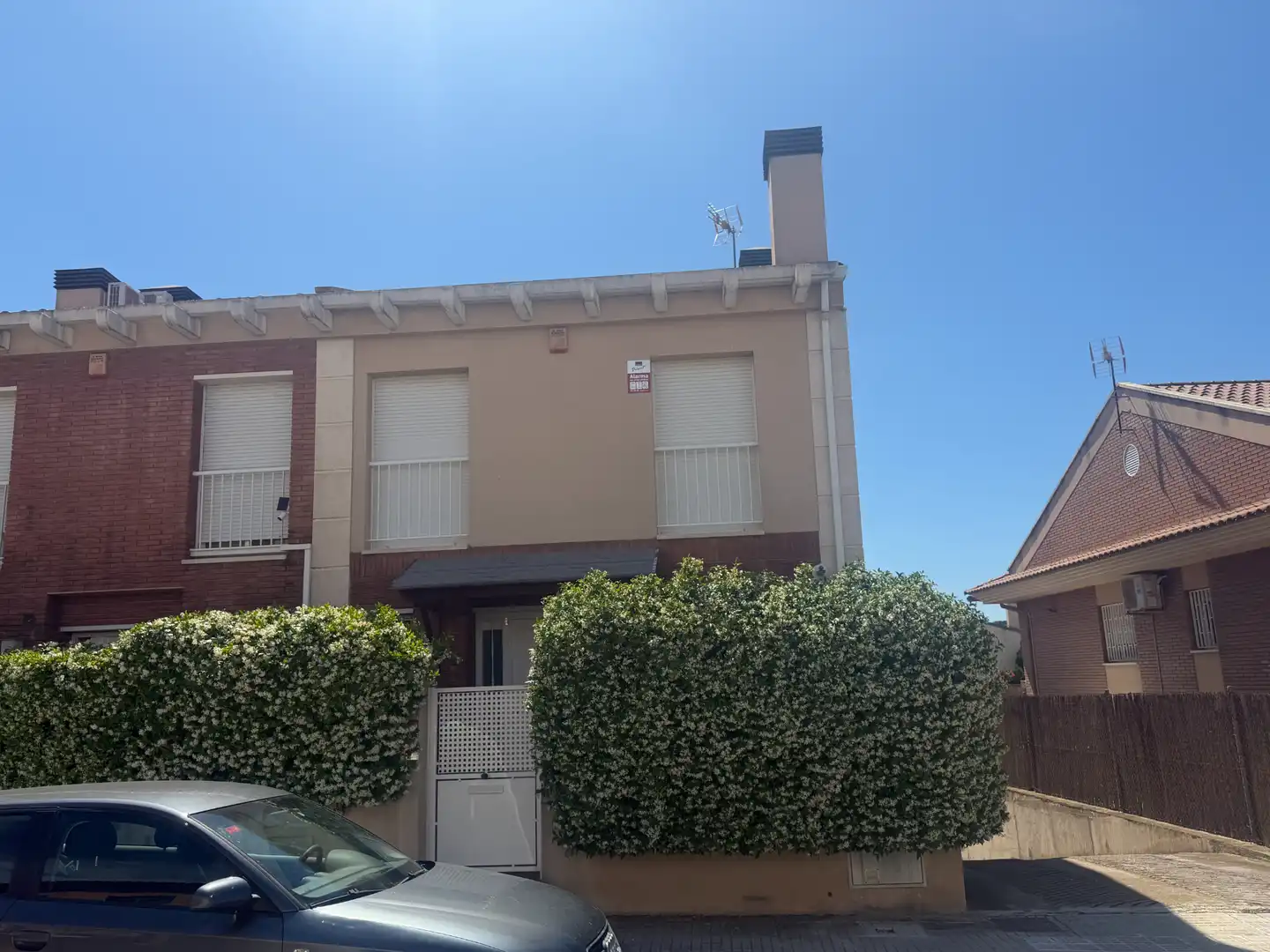 Semi-detached house with terrace for sale in Carrer Castell de Prades 10, imagen 2