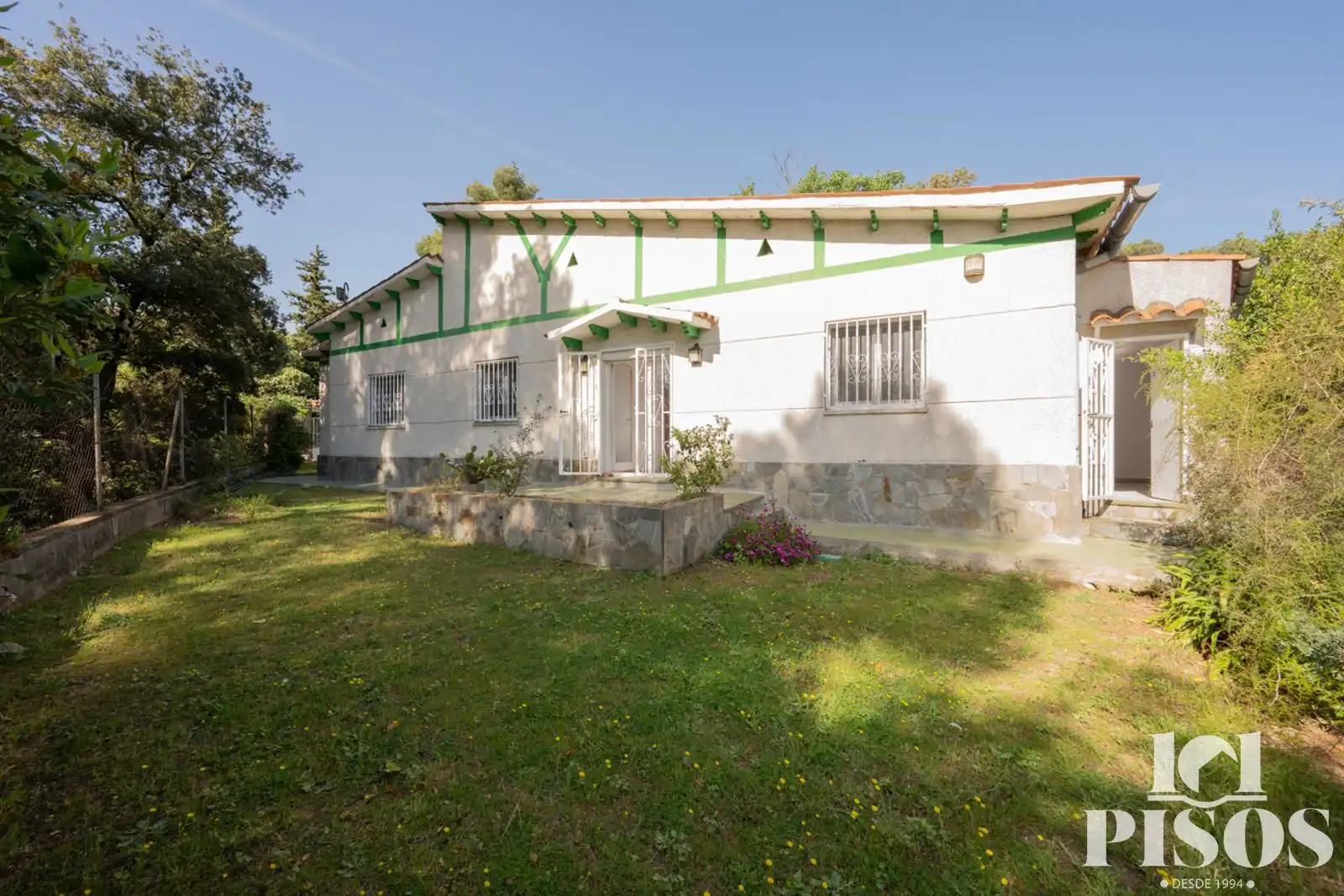 Exterior view of Houses for sale in Sant Cugat del Vallès  with Terrace and Storage room