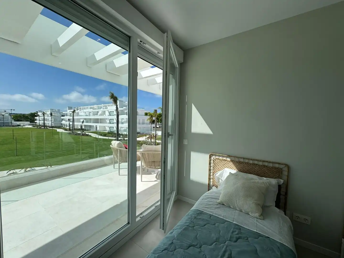Dormitori de Apartament en venda en Chipiona amb Aire condicionat, Terrassa i Traster