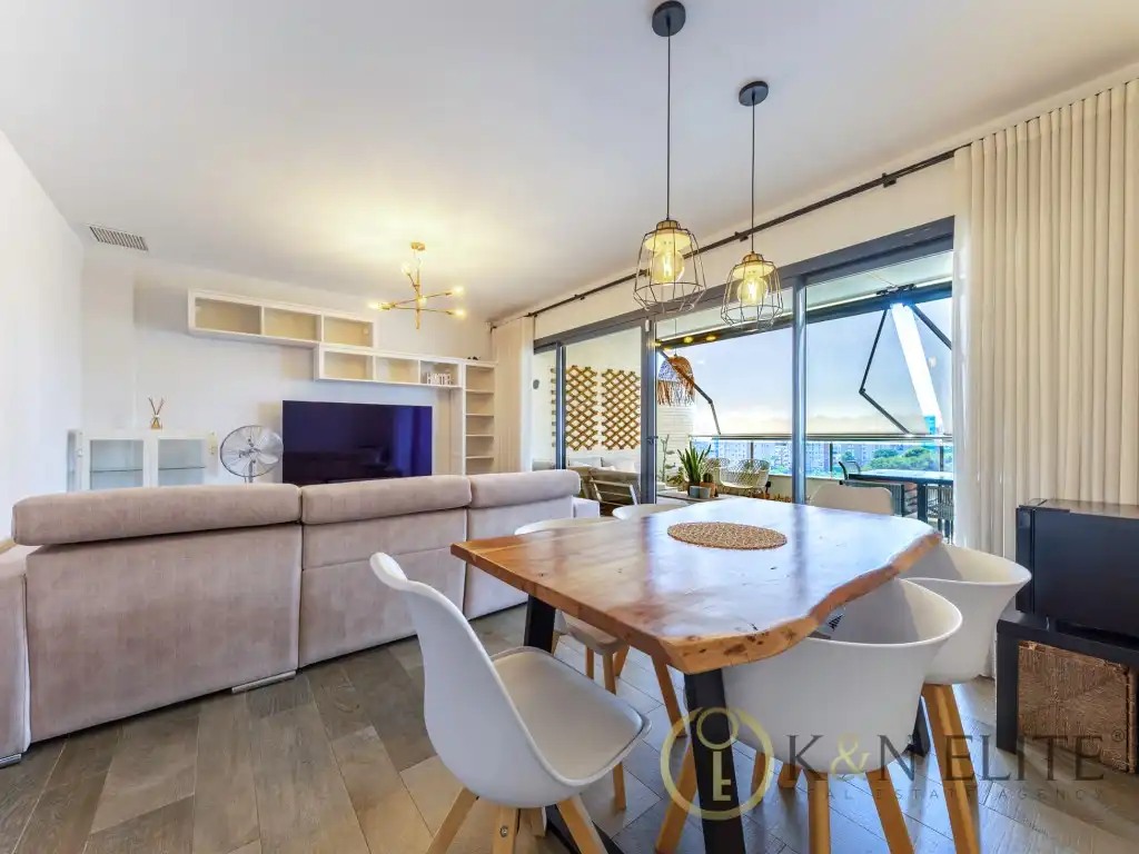 Sala de estar de Ático en venta en Alicante / Alacant con Aire acondicionado, Jardín privado y Terraza
