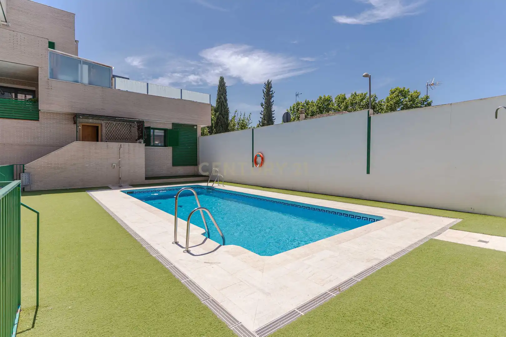 Piscina de Apartamento en venta en Huétor Vega con Aire acondicionado, Jardín privado y Piscina comunitaria