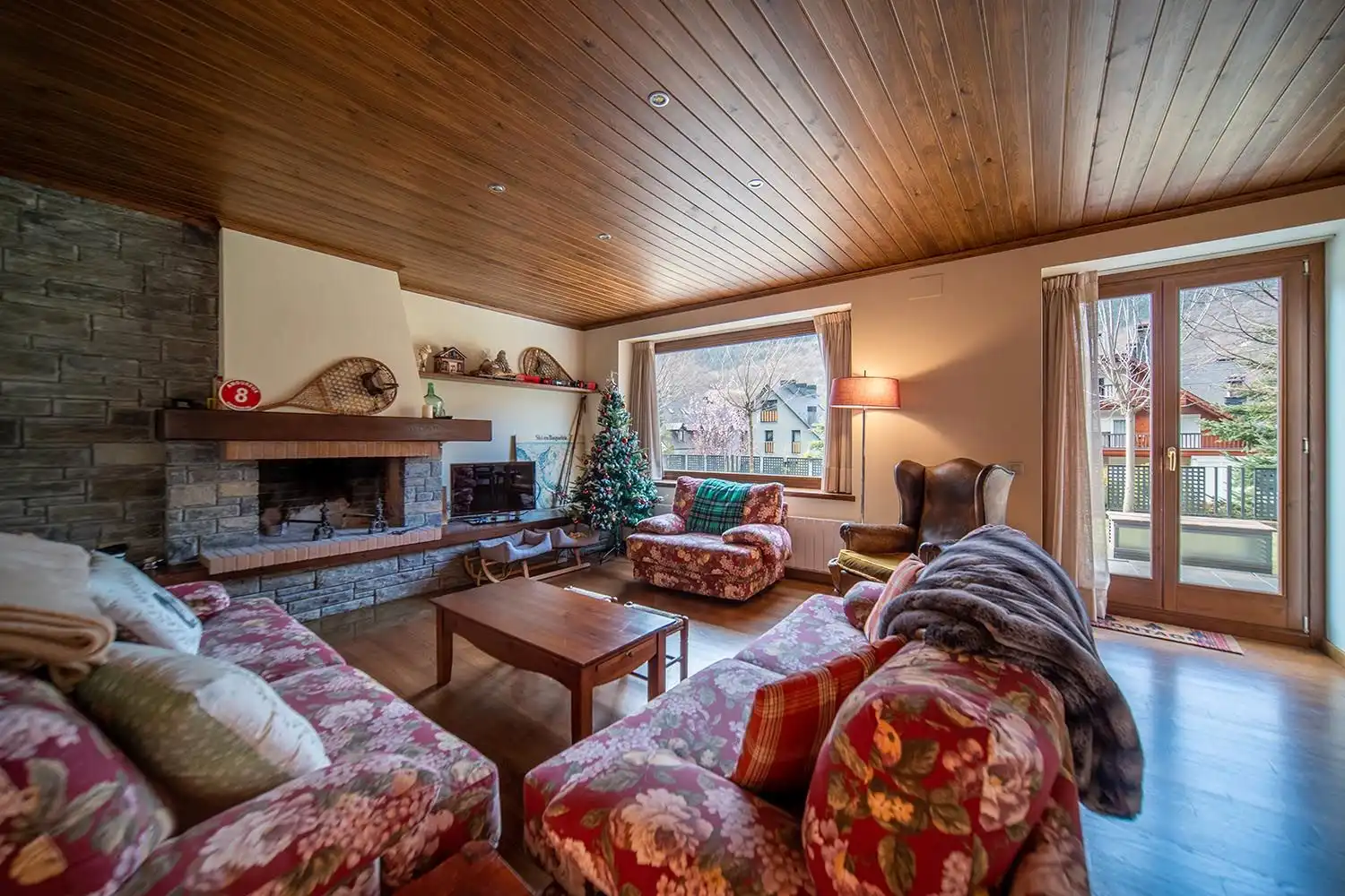 Sala de estar de Casa o chalet en venta en Vielha e Mijaran con Jardín privado, Parquet y Terraza