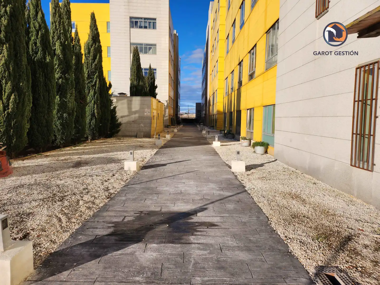 Vista exterior de Estudi en venda en Guadalajara amb Aire condicionat, Calefacció i TV
