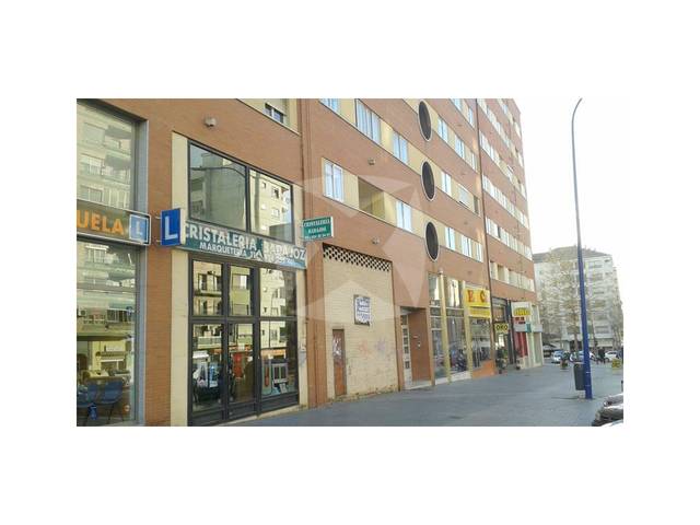 Local comercial en Alquiler en Avenida Juan Sebastián Elcano en Ciudad Jardín