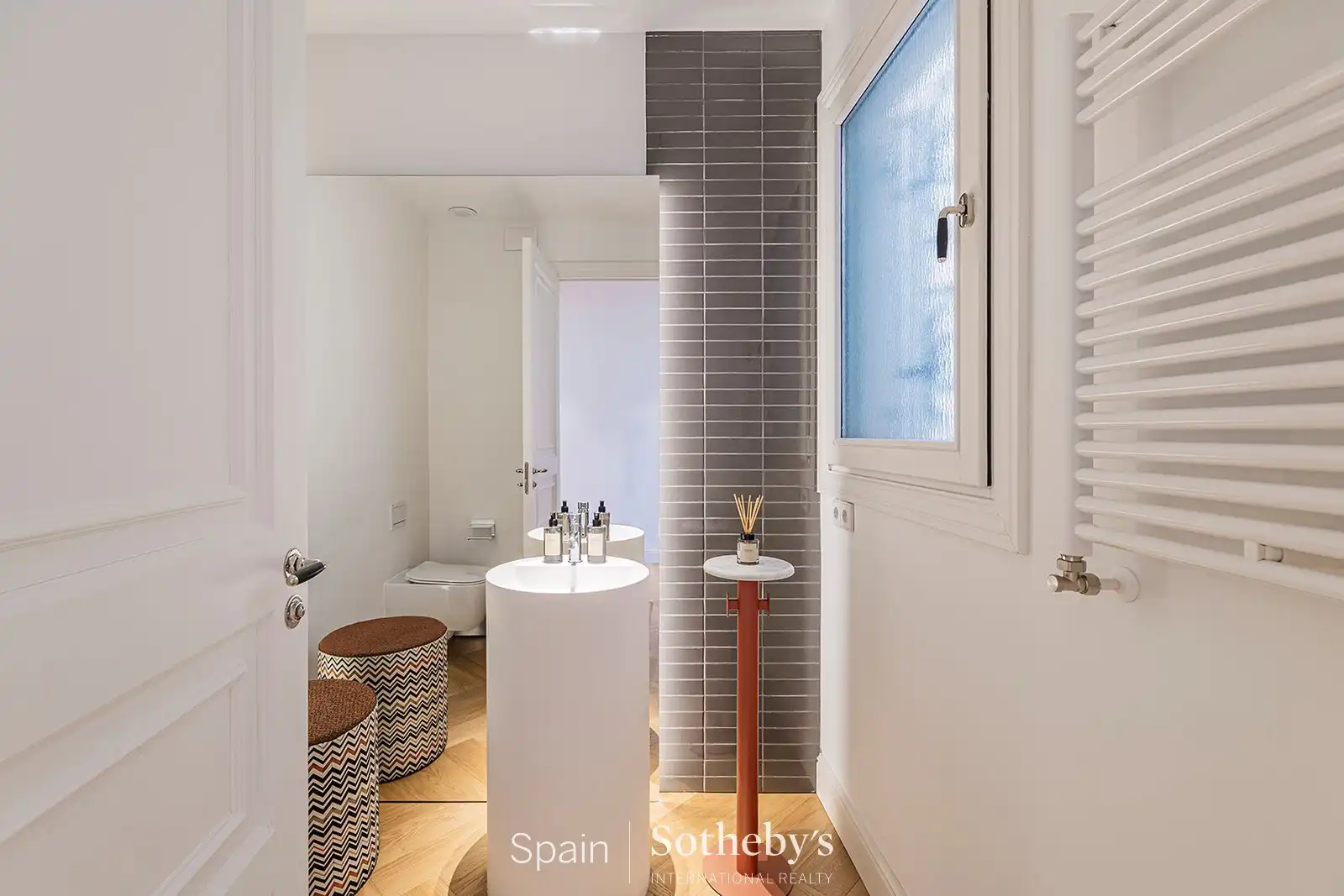 Badezimmer von Wohnungen zum Verkauf in Barcelona mit Klimaanlage, Heizung und Abstellraum