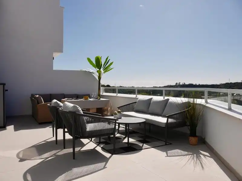 Terraza de Apartamento de alquiler en Estepona con Aire acondicionado, Terraza y Piscina