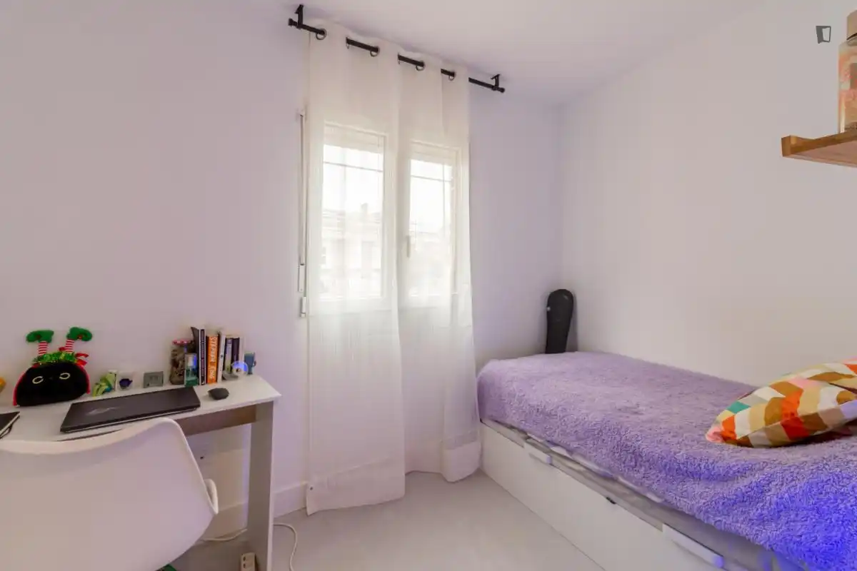 Dormitori de Apartament per a compartir en Villanueva de la Cañada amb Aire condicionat, Calefacció i Moblat