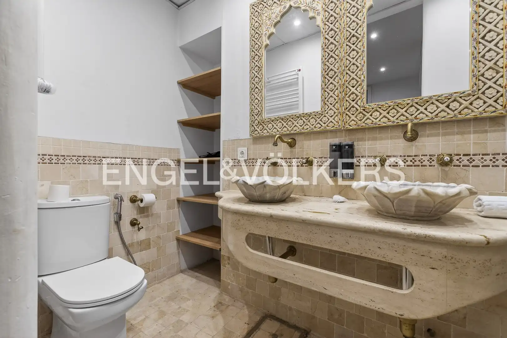 Bathroom of Houses for sale in Sevilla  with Air Conditioner, Heating and Parquet flooring