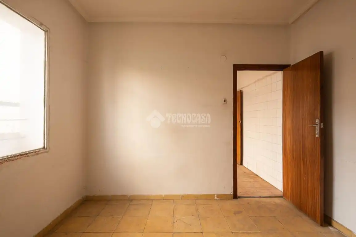 Piso en venta en Granada con Balcón