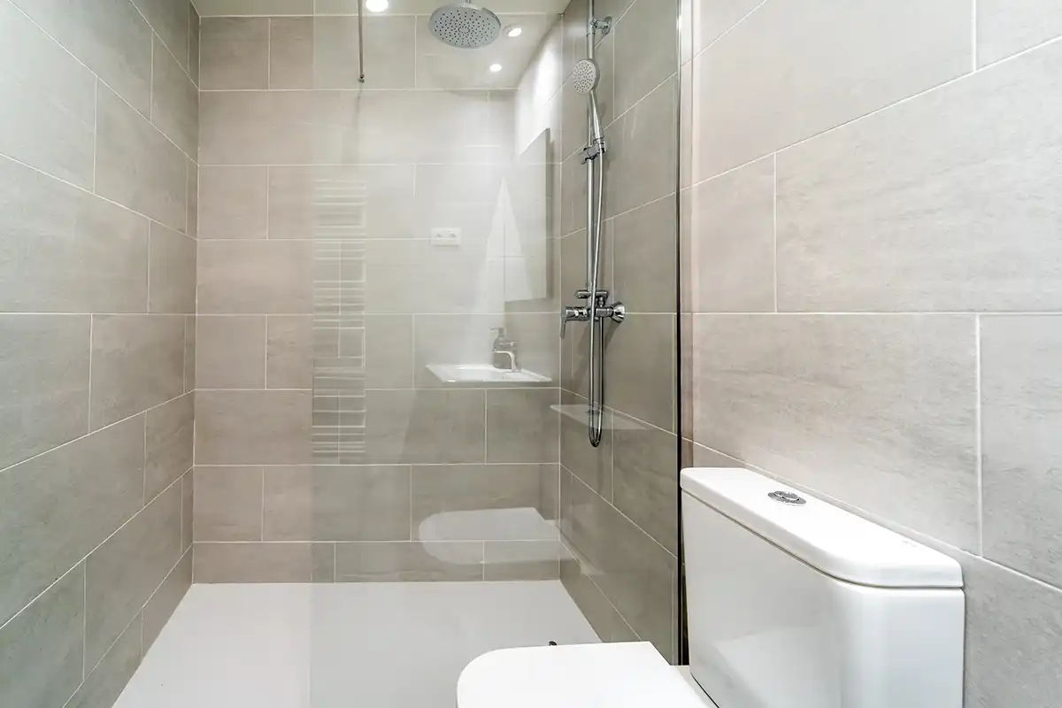 Badezimmer von Wohnung zur Miete in Madrid mit Klimaanlage, Heizung und Abstellraum