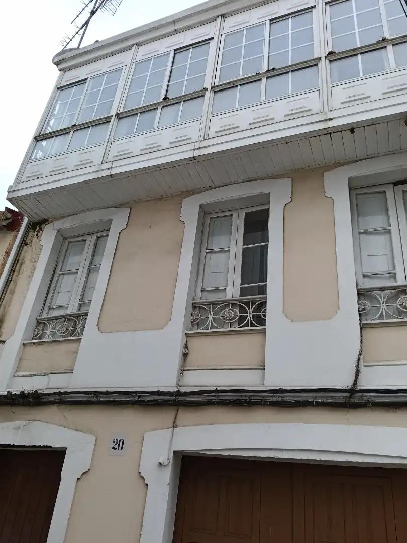 Vista exterior de Casa adosada en venda en Betanzos amb Traster i Balcó