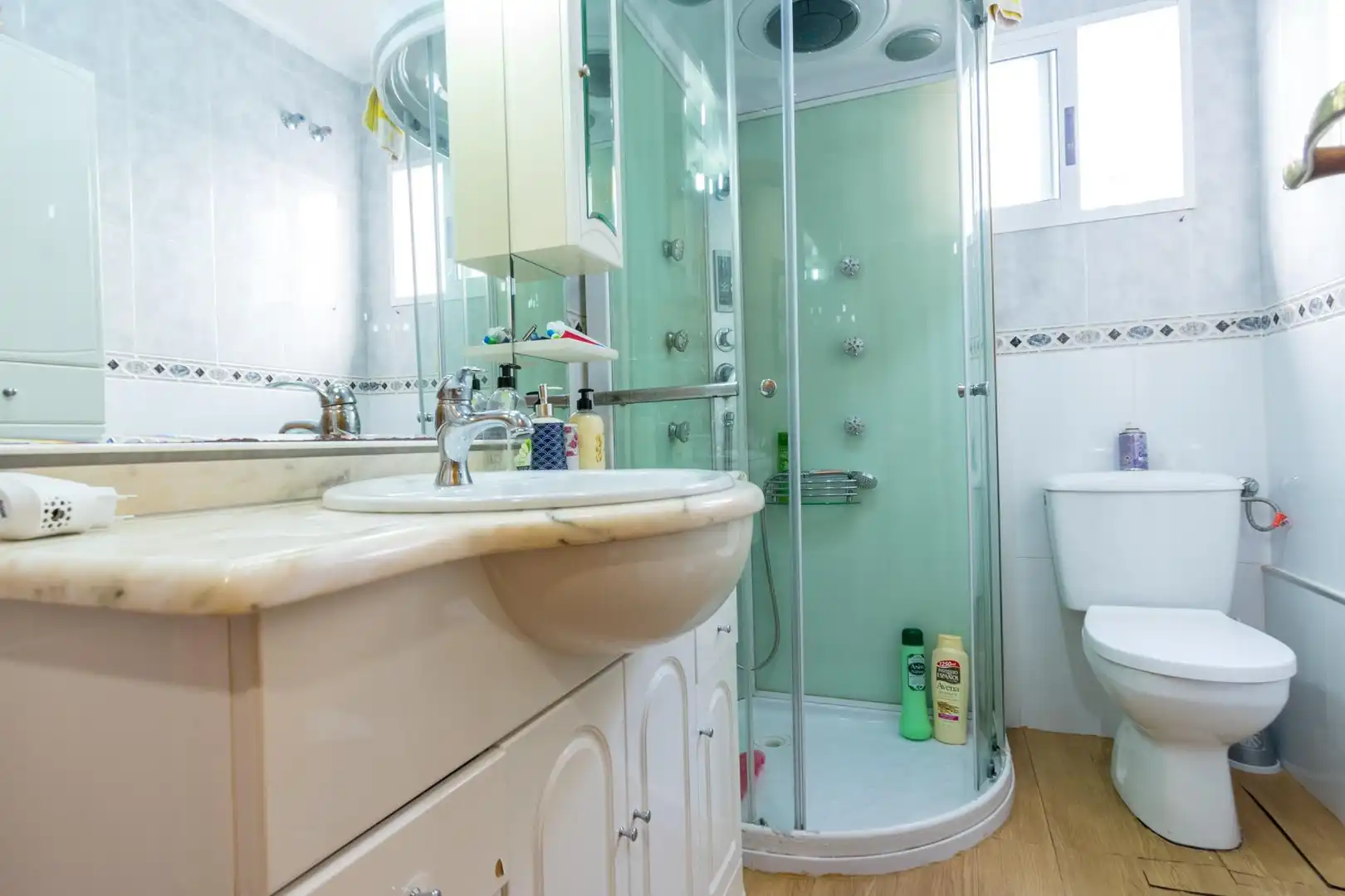Baño de Apartamento de alquiler en Los Montesinos con Aire acondicionado y Terraza