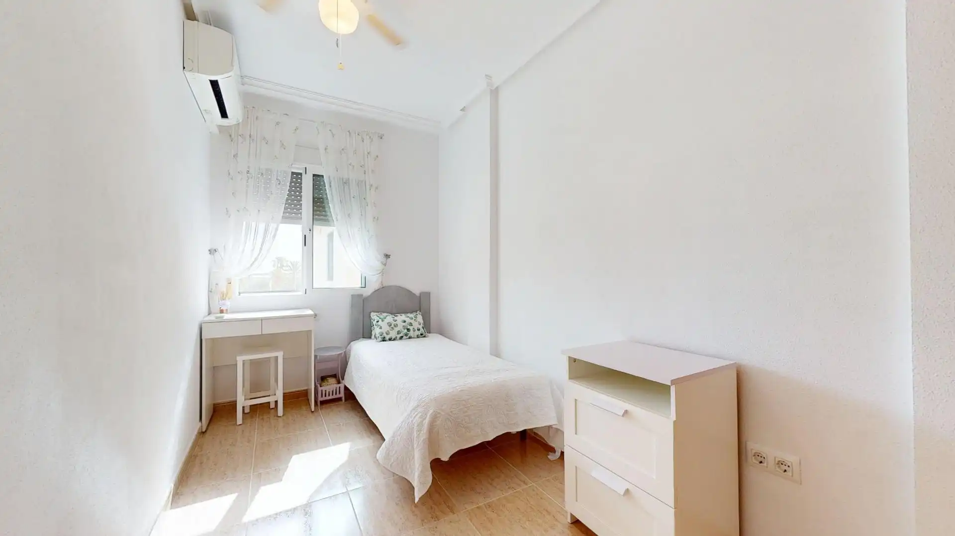 Habitación de Casa adosada en venta en San Pedro del Pinatar con Aire acondicionado, Terraza y Trastero