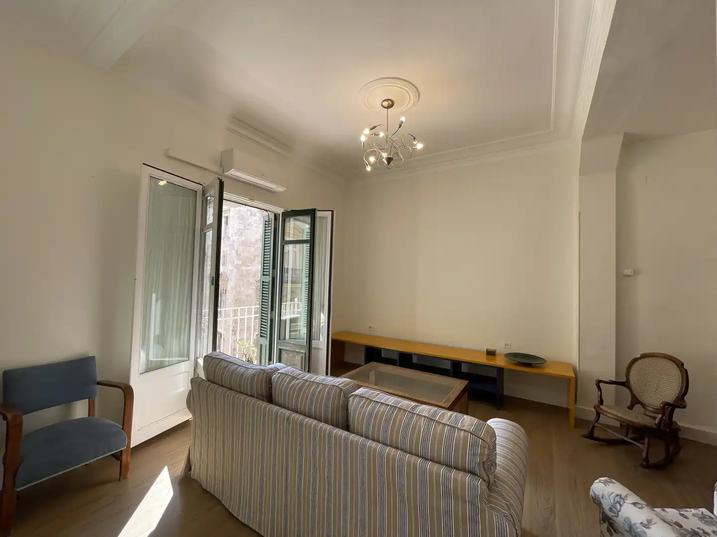 Sala d'estar de Pis de lloguer en Valencia amb Aire condicionat, Calefacció i Parquet