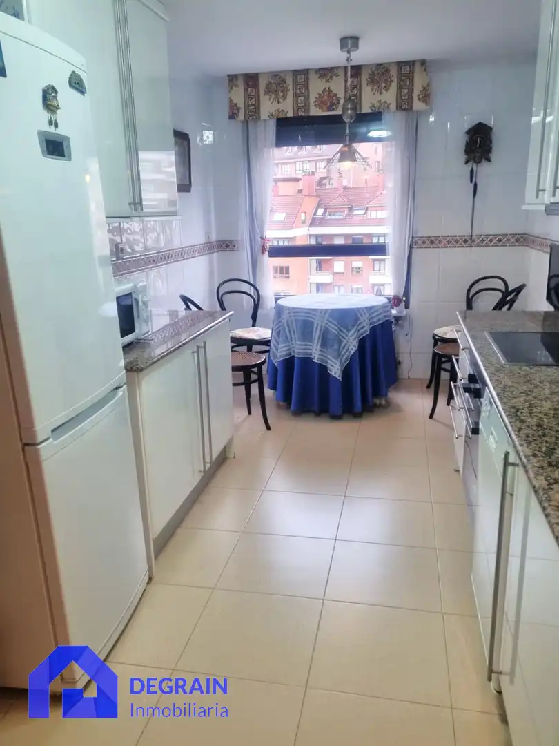 Küche von Wohnung zur Miete in Oviedo  mit Heizung