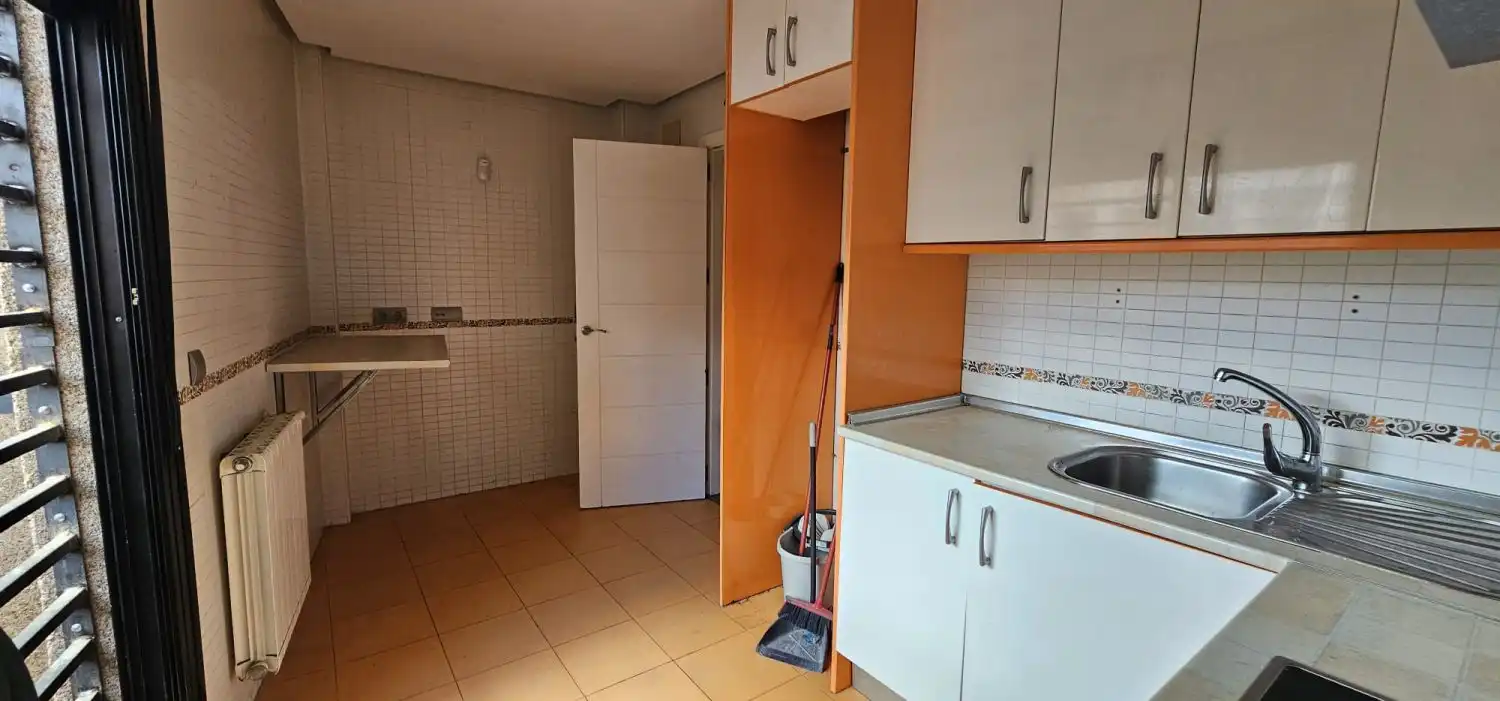 Cocina de Piso en venta en Velilla de San Antonio con Aire acondicionado, Terraza y Trastero