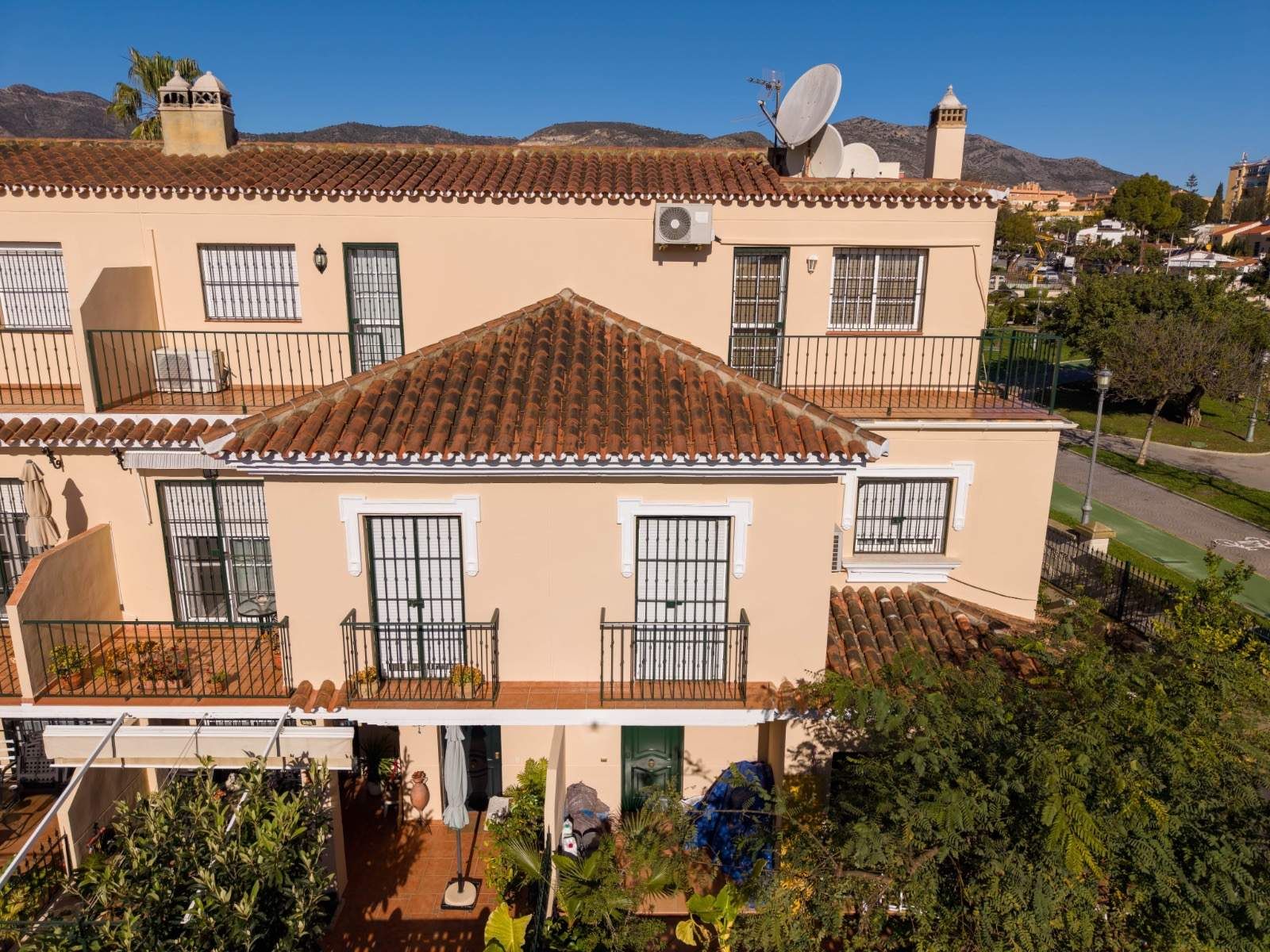 Exterior view of Single-family semi-detached for sale in Torremolinos  with Air Conditioner, Heating and Terrace