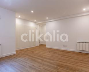 Bedroom of Flat for sale in  Madrid Capital  with Air Conditioner and Heating