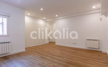 Bedroom of Flat for sale in  Madrid Capital  with Air Conditioner and Heating