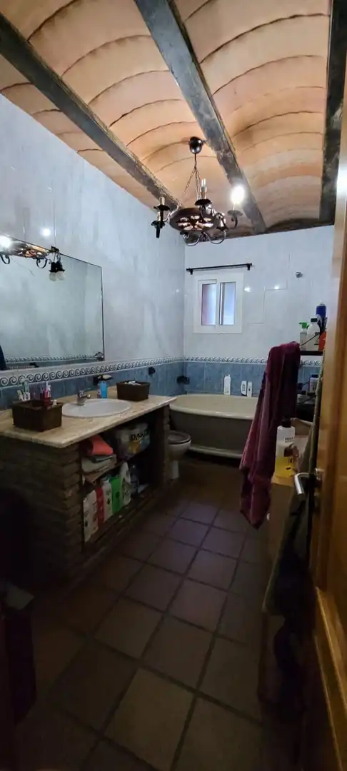Bany de Finca rústica en venda en Los Barrios amb Calefacció, Jardí privat i Traster