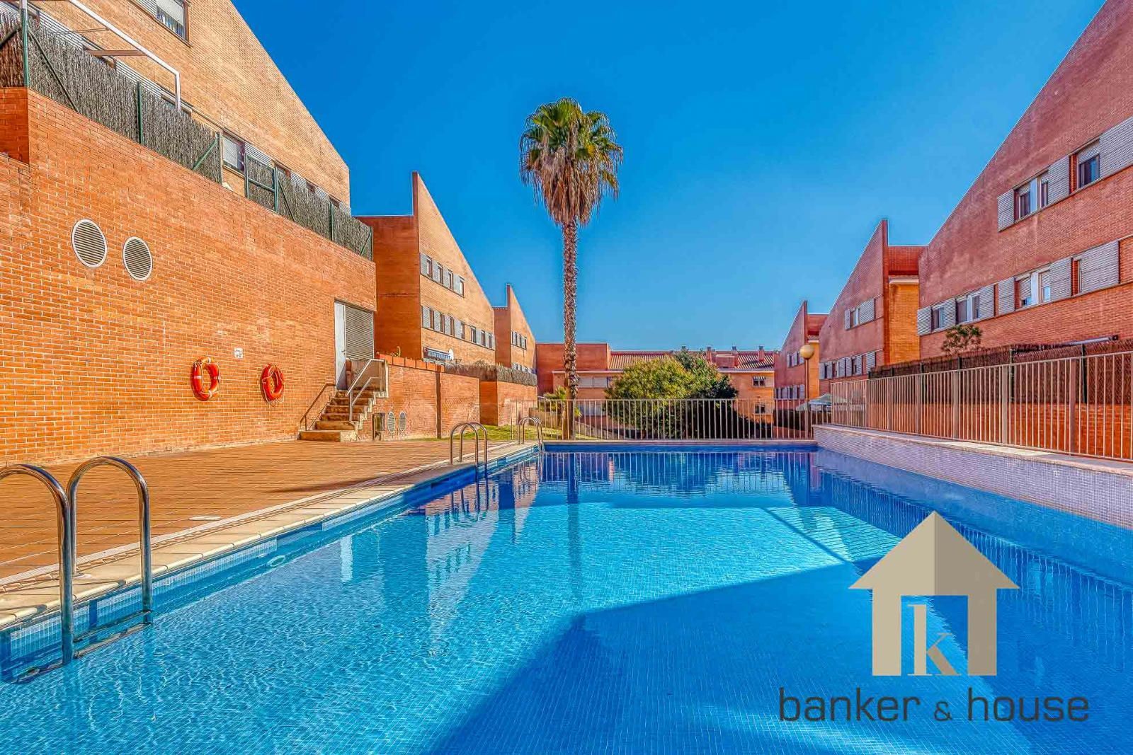 Piscina de Pis en venda en Cerdanyola del Vallès amb Calefacció, Parquet i Terrassa
