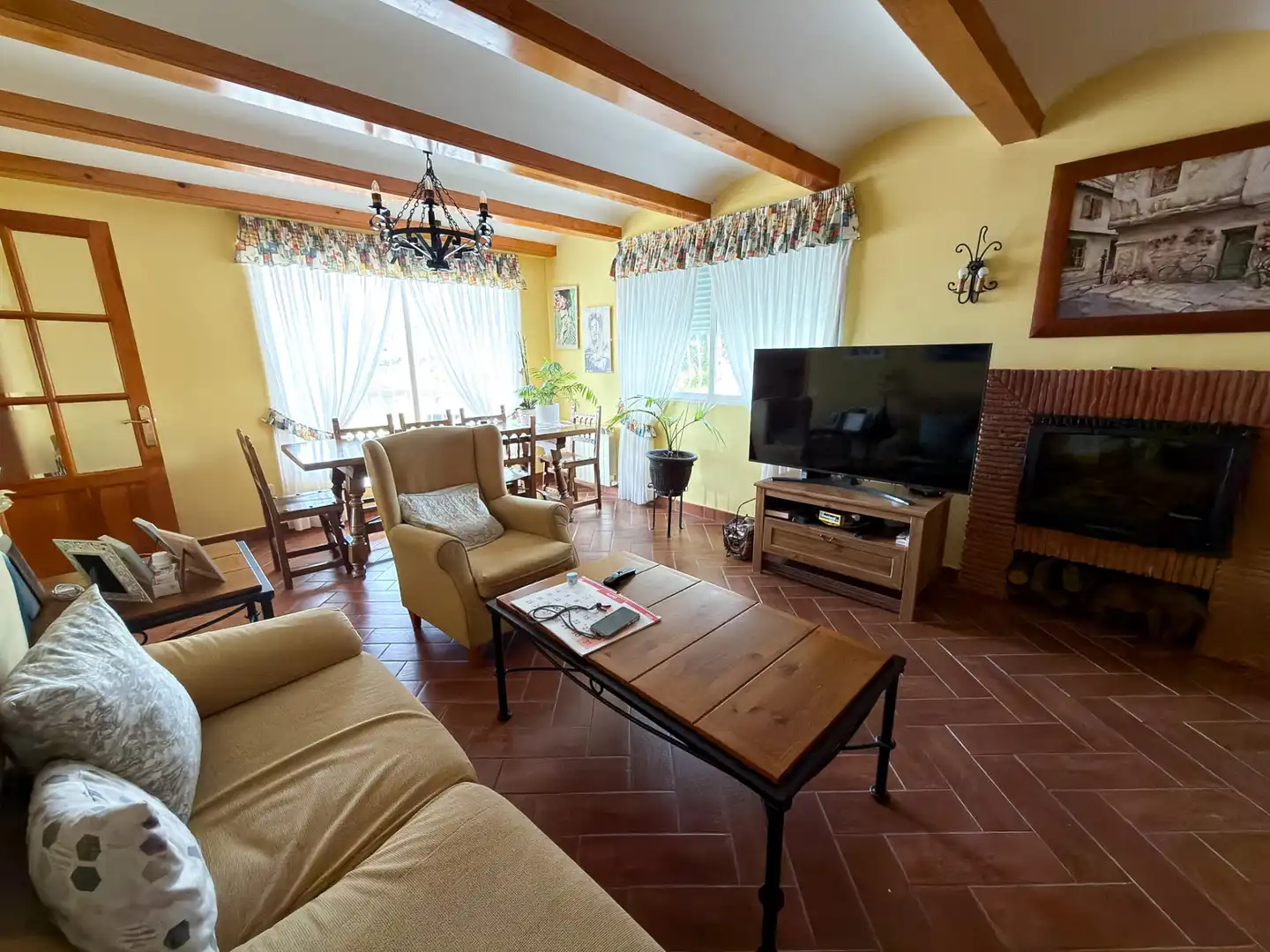 Sala d'estar de Casa o xalet en venda en Santa Cruz del Retamar amb Calefacció, Jardí privat i Terrassa