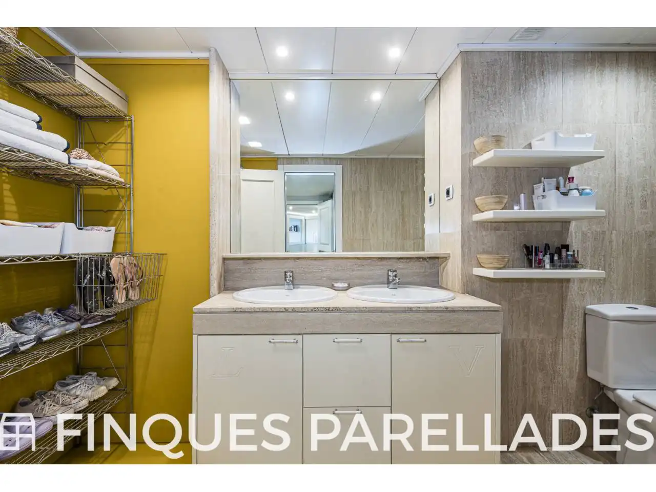 Bathroom of Flat for sale in Sitges  with Air Conditioner, Heating and Terrace