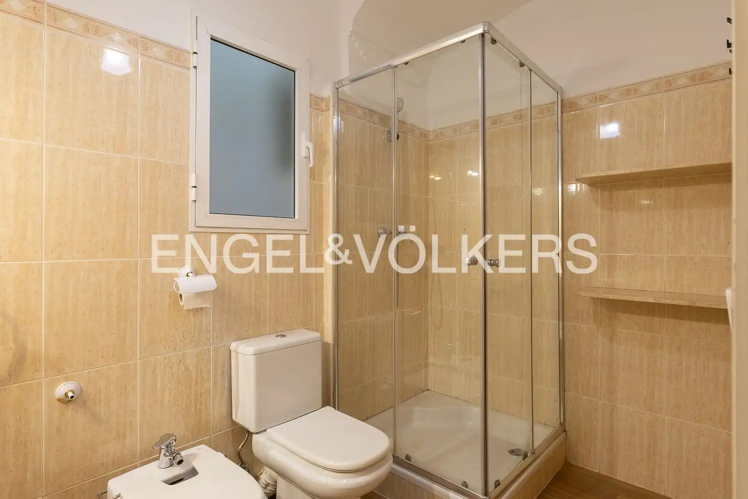 Bathroom of Flat for rent in Valencia  with Air Conditioner, Heating and Furnished