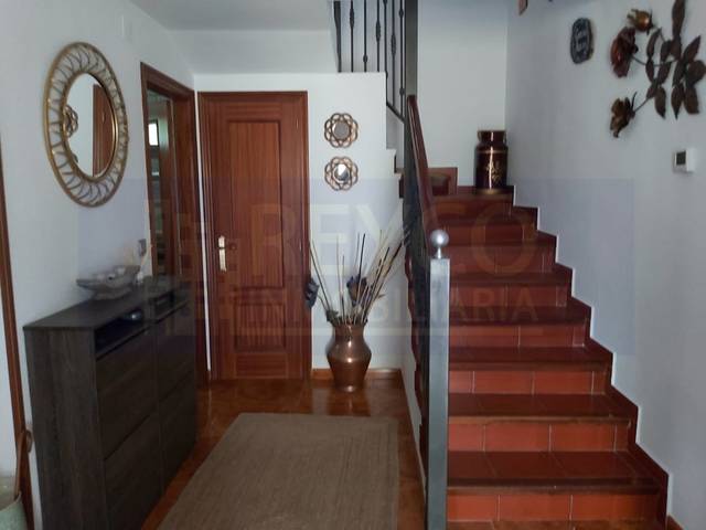 Casa-chalet en Venta en Calle Viñas Viejas en Anguciana