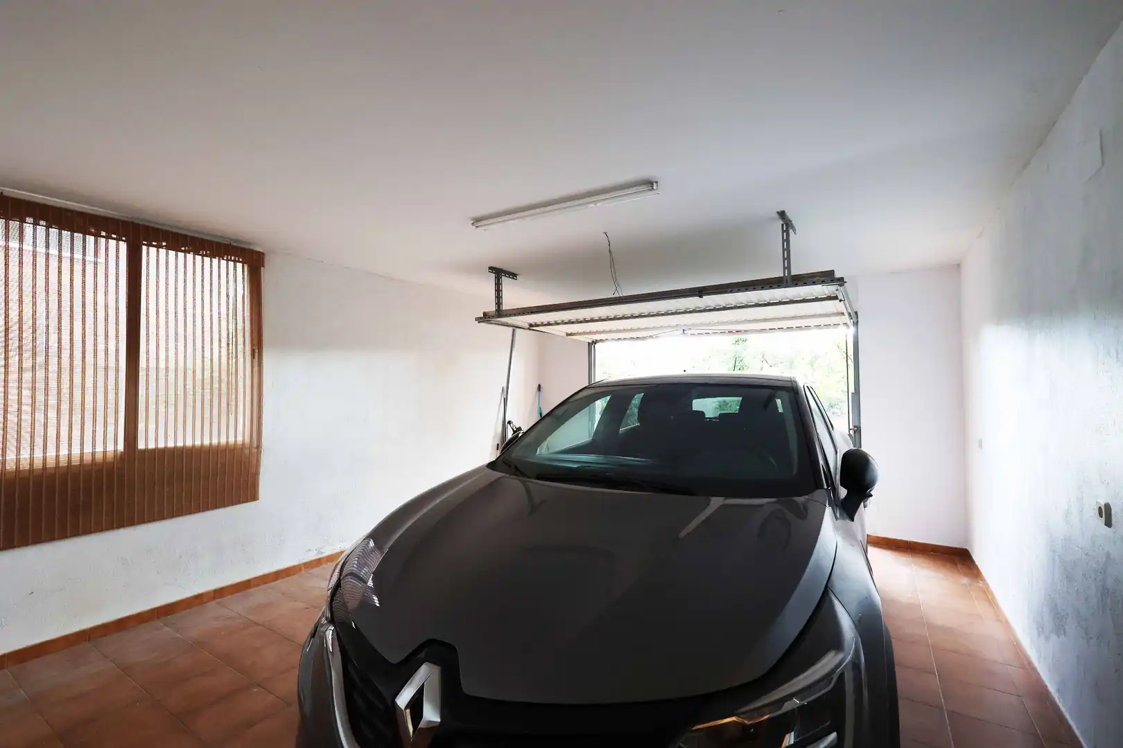 Parking de Casa o chalet en venta en Colmenarejo con Calefacción, Jardín privado y Terraza