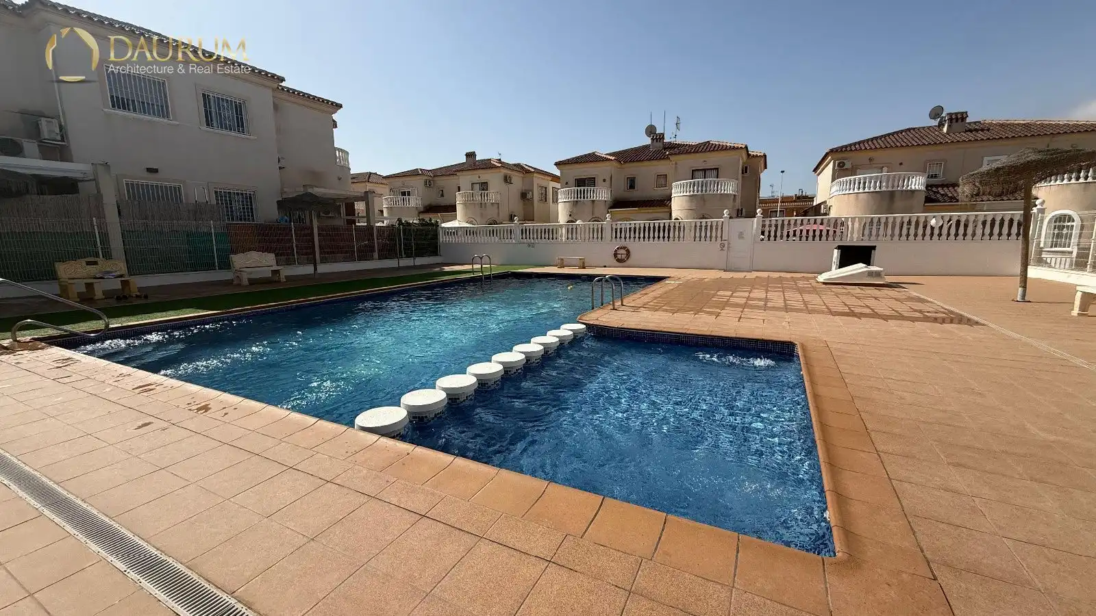 Casa bifamiliare con piscina in vendita a CALLE MARIA SAN GIL NOAIN, imagen 2