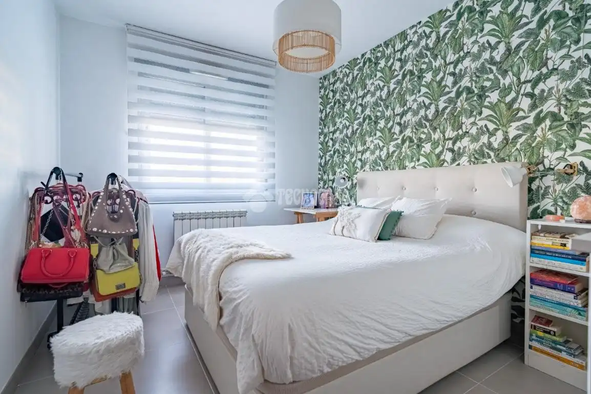 Bedroom of Flat for sale in Granada  with Air Conditioner, Heating and Terrace