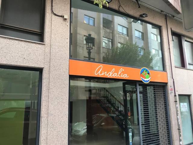 Local comercial en Alquiler en Rúa de Tarragona en O Castro