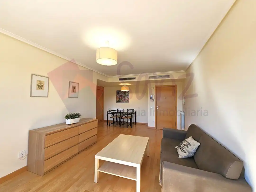 Sala de estar de Apartamento de alquiler en Lardero con Aire acondicionado, Calefacción y Jardín privado