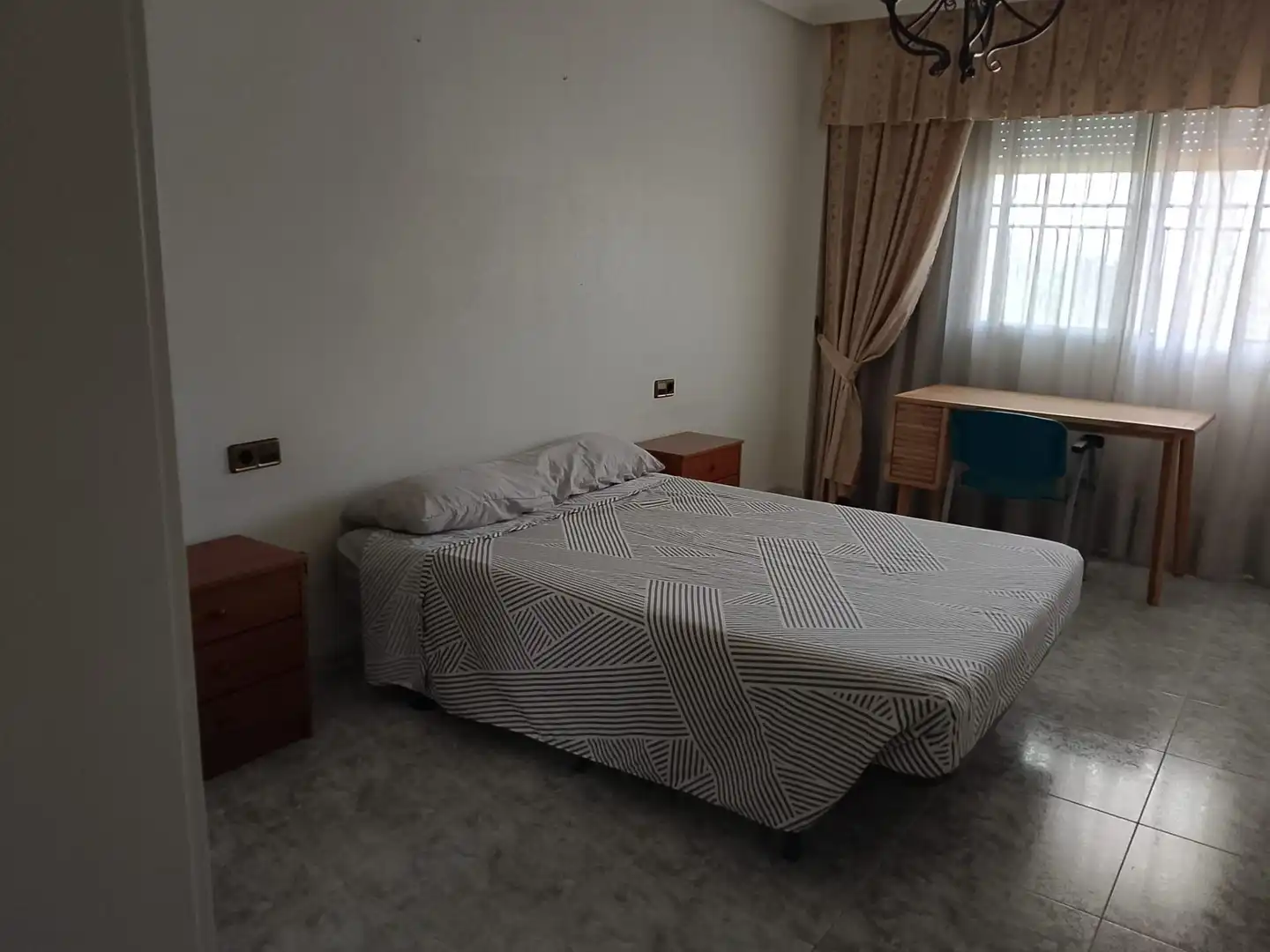 Schlafzimmer von Erdgeschoss zur Miete in Murcia mit Klimaanlage, Heizung und Terrasse
