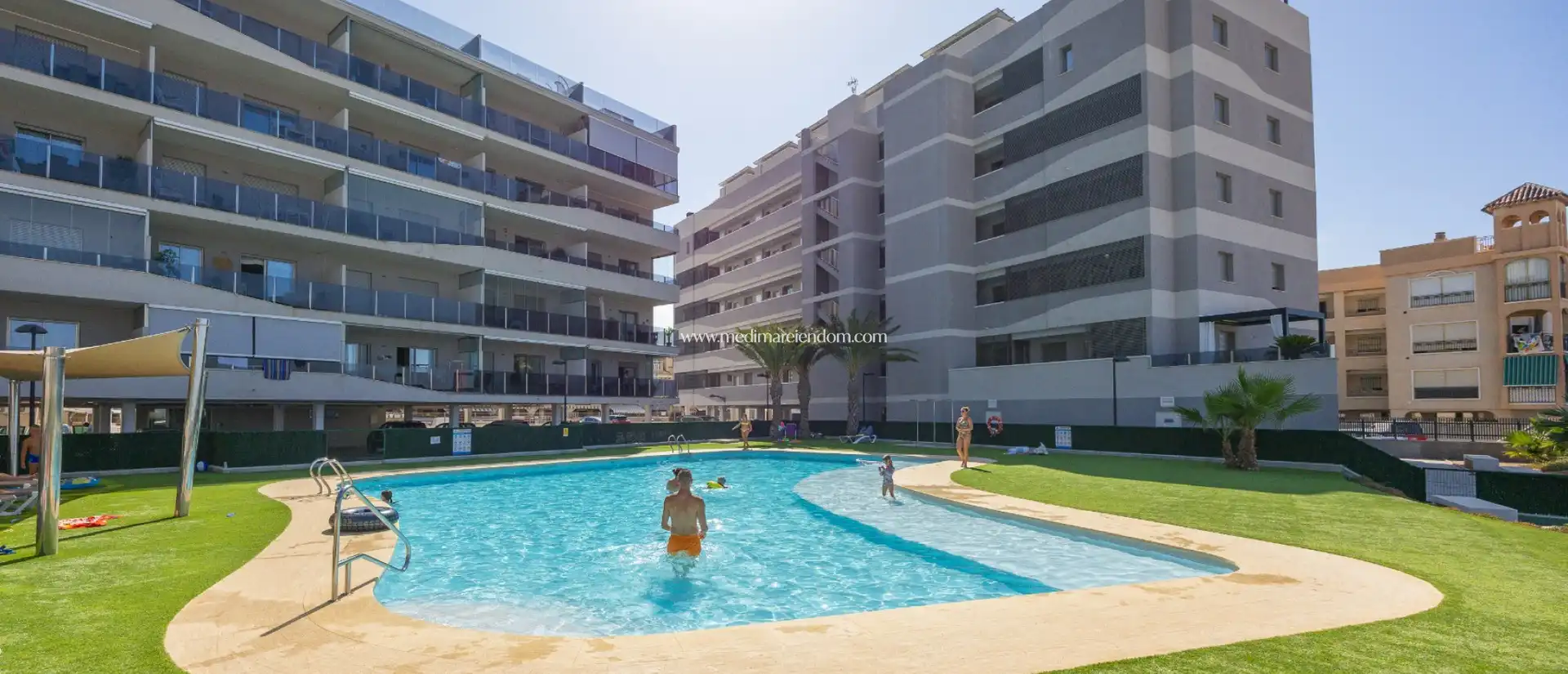Piscina de Apartament en venda en Santa Pola amb Aire condicionat, Calefacció i Terrassa