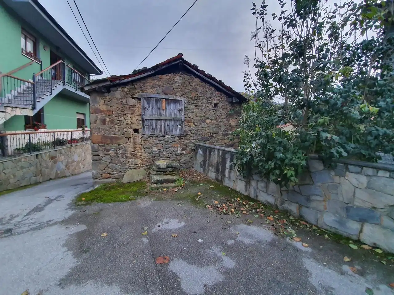 Vista exterior de Casa o xalet en venda en Aller amb Terrassa