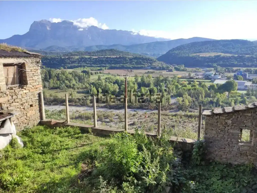House with garden for sale in Aínsa-Sobrarbe, imagen 3