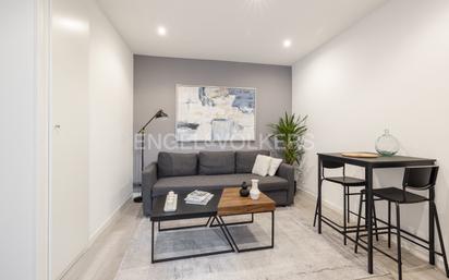 Sala d'estar de Apartament en venda en  Madrid Capital amb Aire condicionat, Calefacció i Terrassa