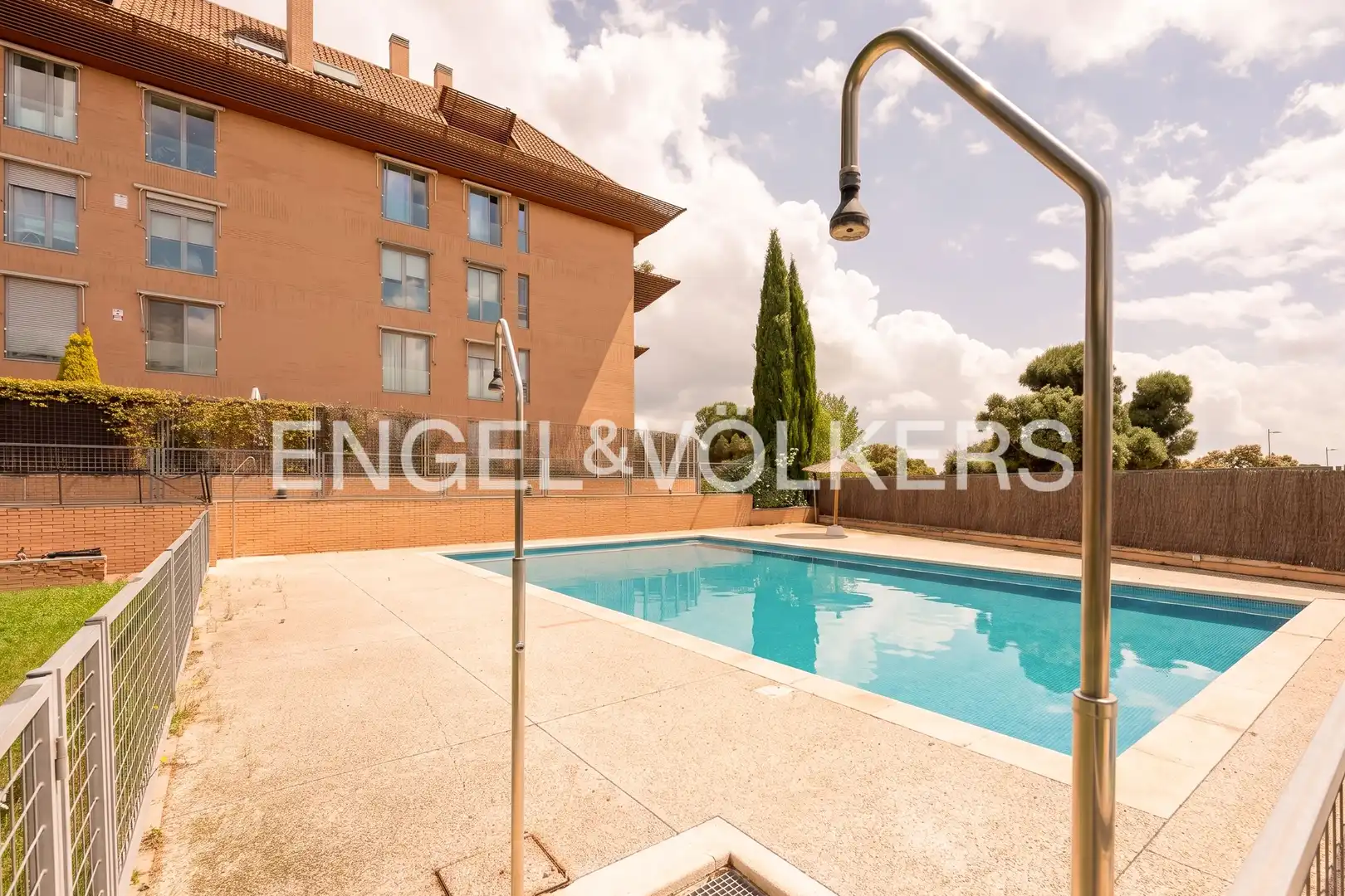 Piscina de Ático de alquiler en Boadilla del Monte con Aire acondicionado, Calefacción y Parquet