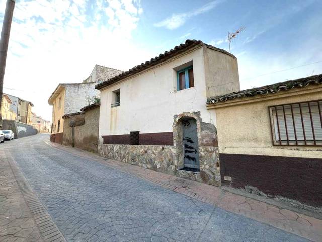 Casa-chalet en Venta en Larena Juliana en Ejea de los Caballeros