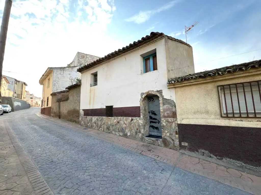 Casa en venda a Larena Juliana