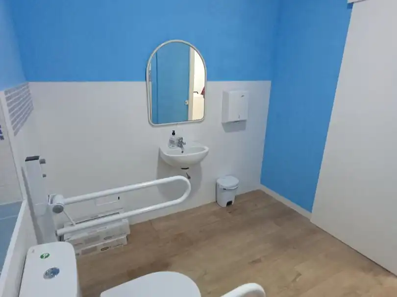 Badezimmer von Geschaftsraum zur Miete in Pedanías Este