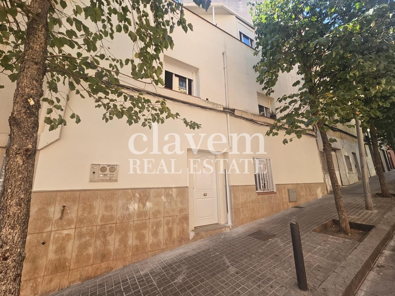 Vista exterior de Casa o xalet en venda en Badalona amb Balcó