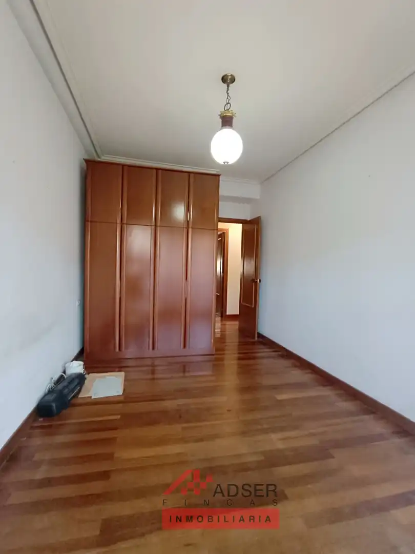 Bedroom of Flat for sale in  Logroño  with Parquet flooring and Terrace
