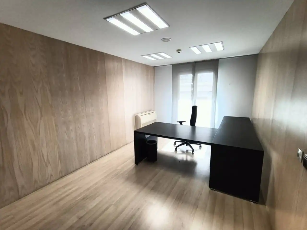 Office for rent in Girona  with Air Conditioner and Heating