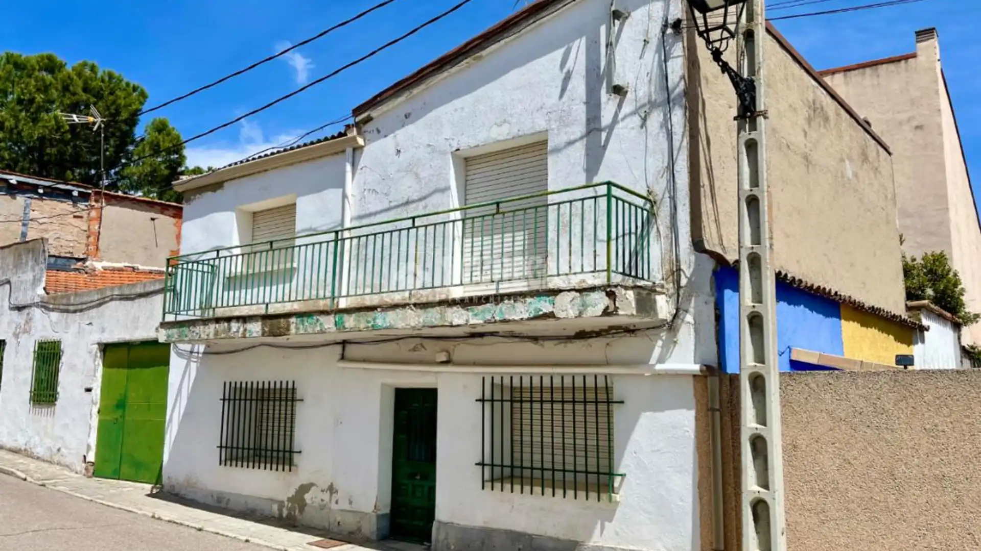 Vista exterior de Casa adosada en venta en Valdeaveruelo con Balcón