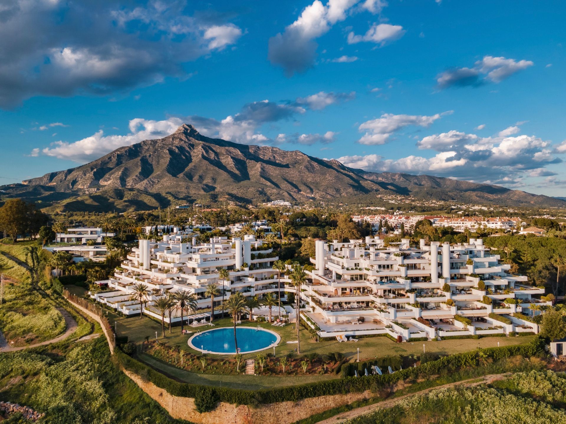 Exterior view of Apartment for sale in Marbella  with Air Conditioner, Heating and Parquet flooring